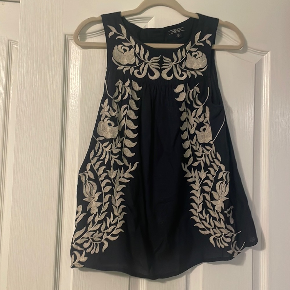 Lucky brand embroidered tank top size small